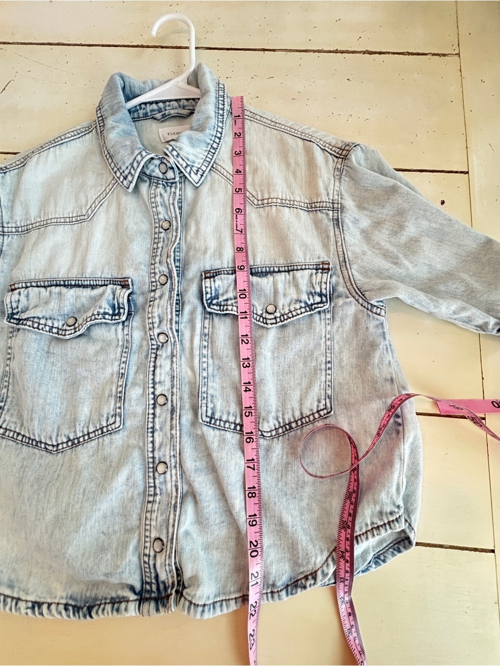Evereve Light Wash Denim Top Women’s Size Small Linen Blend Western Cowgirl - Picture 4 of 6